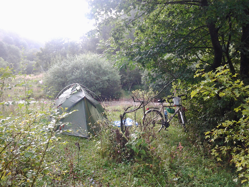 Armenie - Vanadzor l� o� coule la rivi�re Tandzut